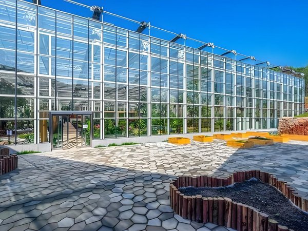 How to cool down a large-scale greenhouse in summer?